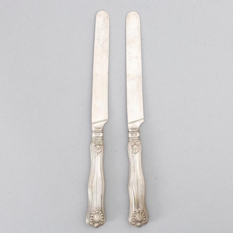 Gustaf Möllenborg, fruktknivar, 12 st, silver, Stockholm 1848, med Sandströmers vapen.