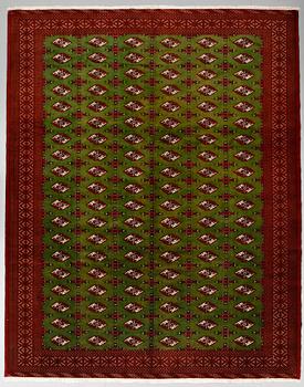 MATTA, Turkmen, ca 387 x 310 cm.