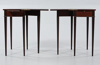 SÄNGBORD, ett par, 1900-tal.