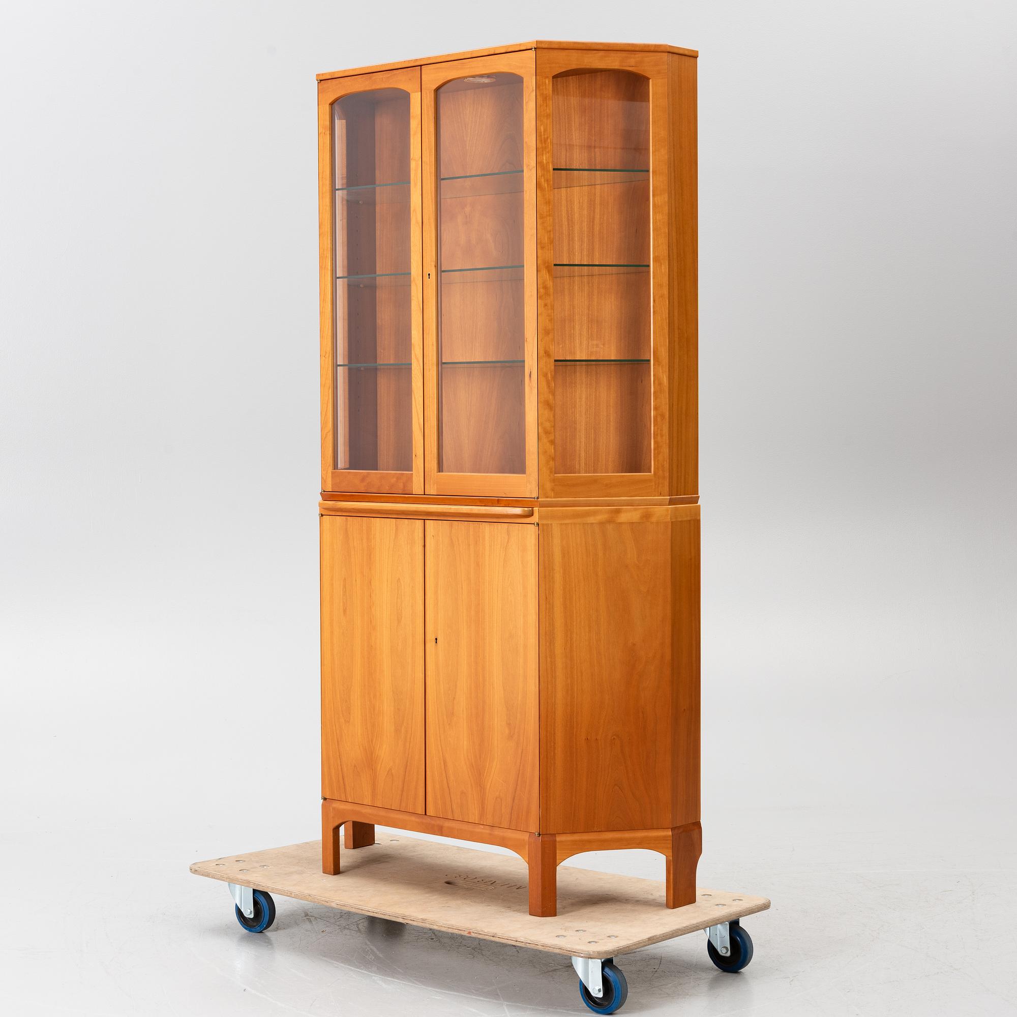Carl Malmsten, Display cabinet, “Undantaget”, Åfors Möbelfabrik AB, second half of the 20th century.