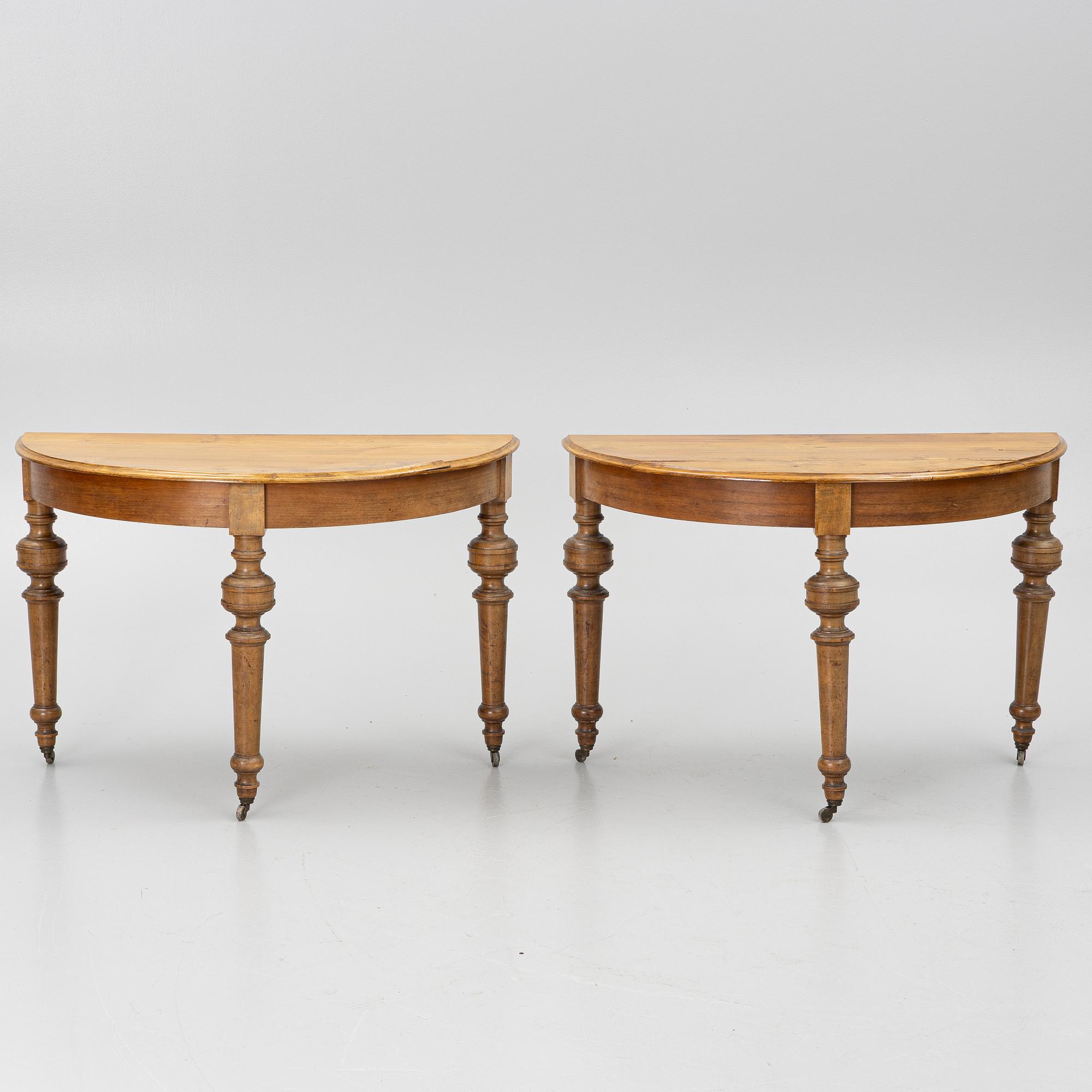 Dining table, late 19th century.