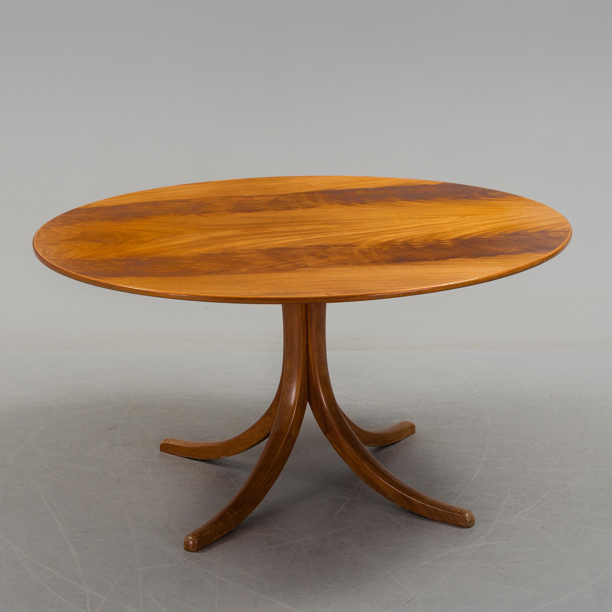 JOSEF FRANK, dining table, model 1020. Firma Svenskt Tenn. Second half of the 20th century.