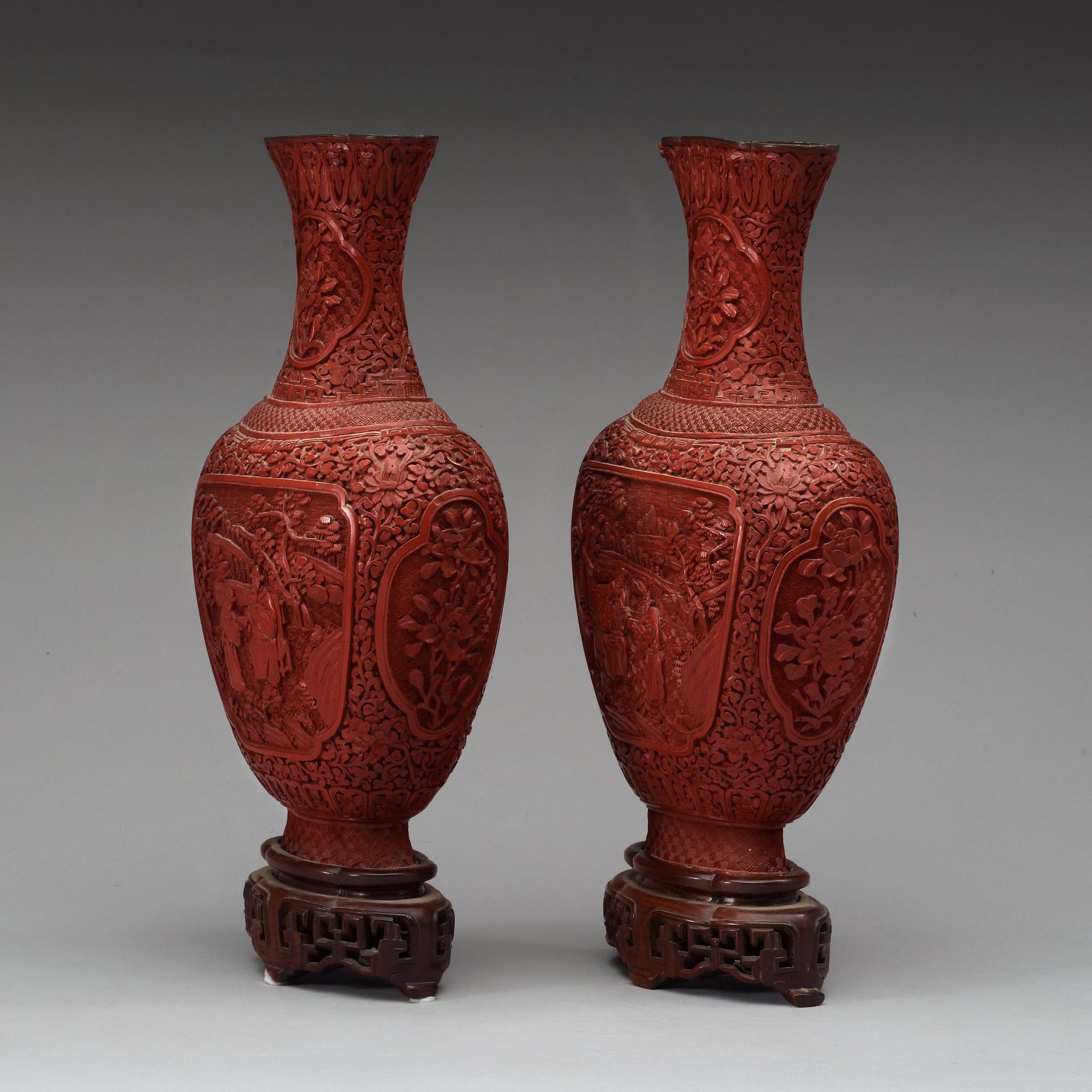 A pair of red lacquer vases, late Qing dynasty.