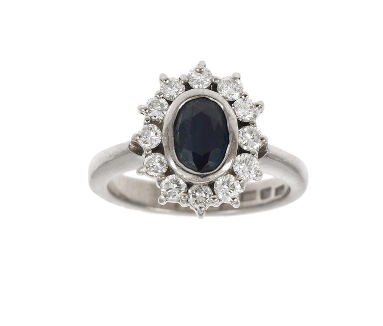 RING, blå safir och briljantslipade diamanter, tot. ca 0.50 ct.