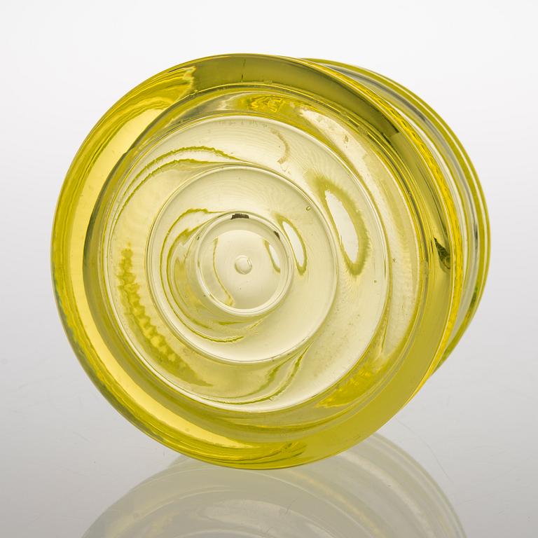 A glass decanter "Sulttaani",  Riihimäen Lasi, Finland, 1966-1969.