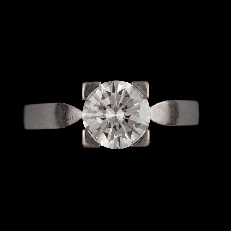RING, 18 k vitguld, briljantslipad diamant 1.23 ct enligt gravyr.