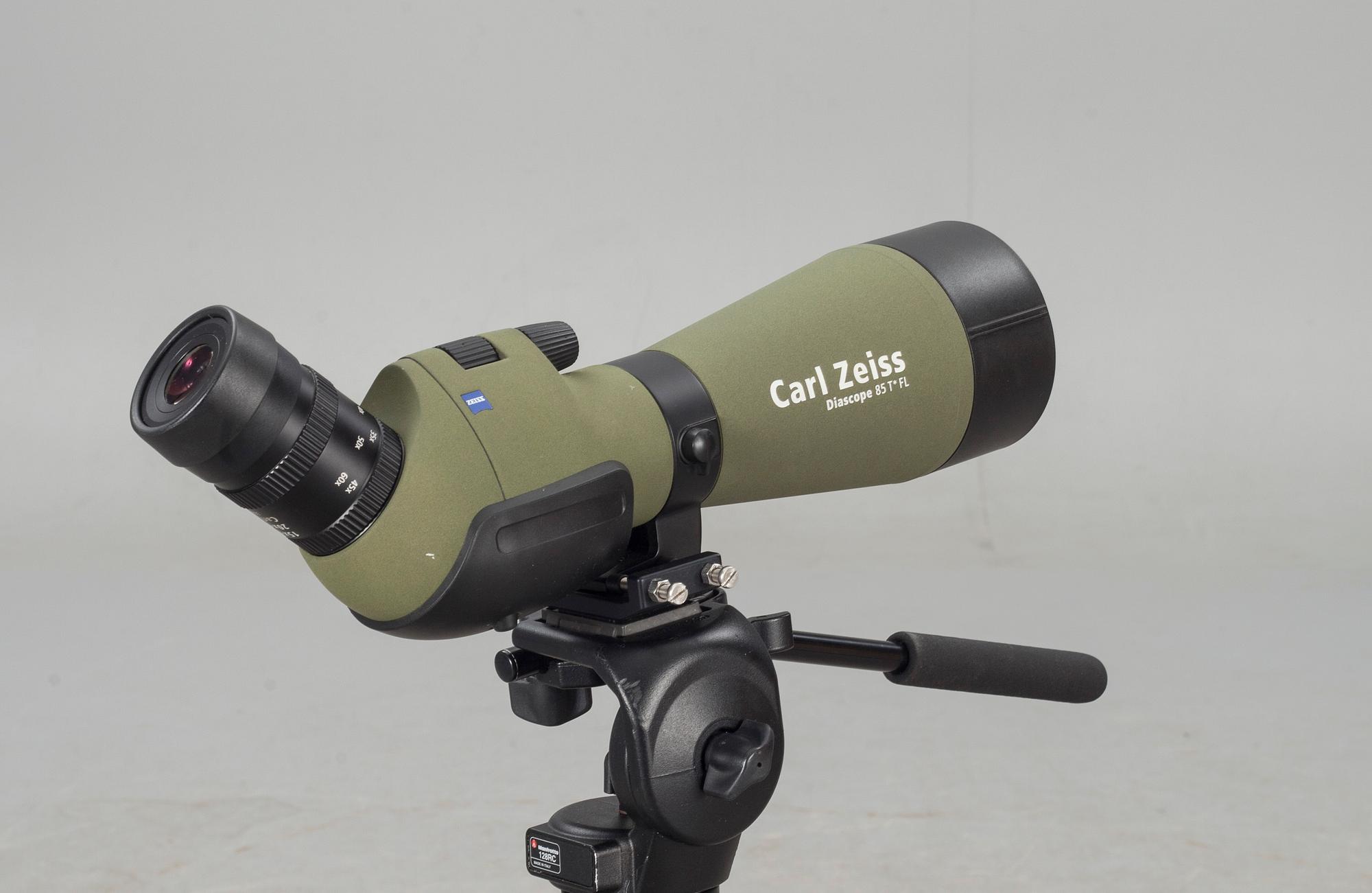 KIKARE PÅ STATIV, Carl Zeiss. Diascope 85 T* FL.