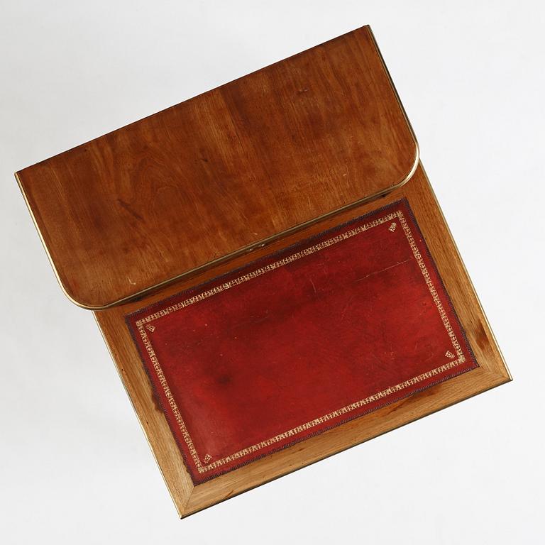 Skrivbord med uppsats, i Carl Diedric Ficks art (mästare i Stockholm 1776-1806) Sengustavianskt.