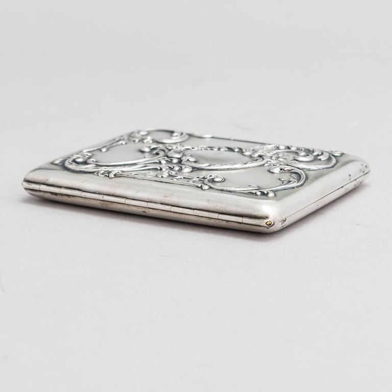 A Russian silver cigarette case, maker's mark of Mikhail Tarasov, Moscow 1908-14.