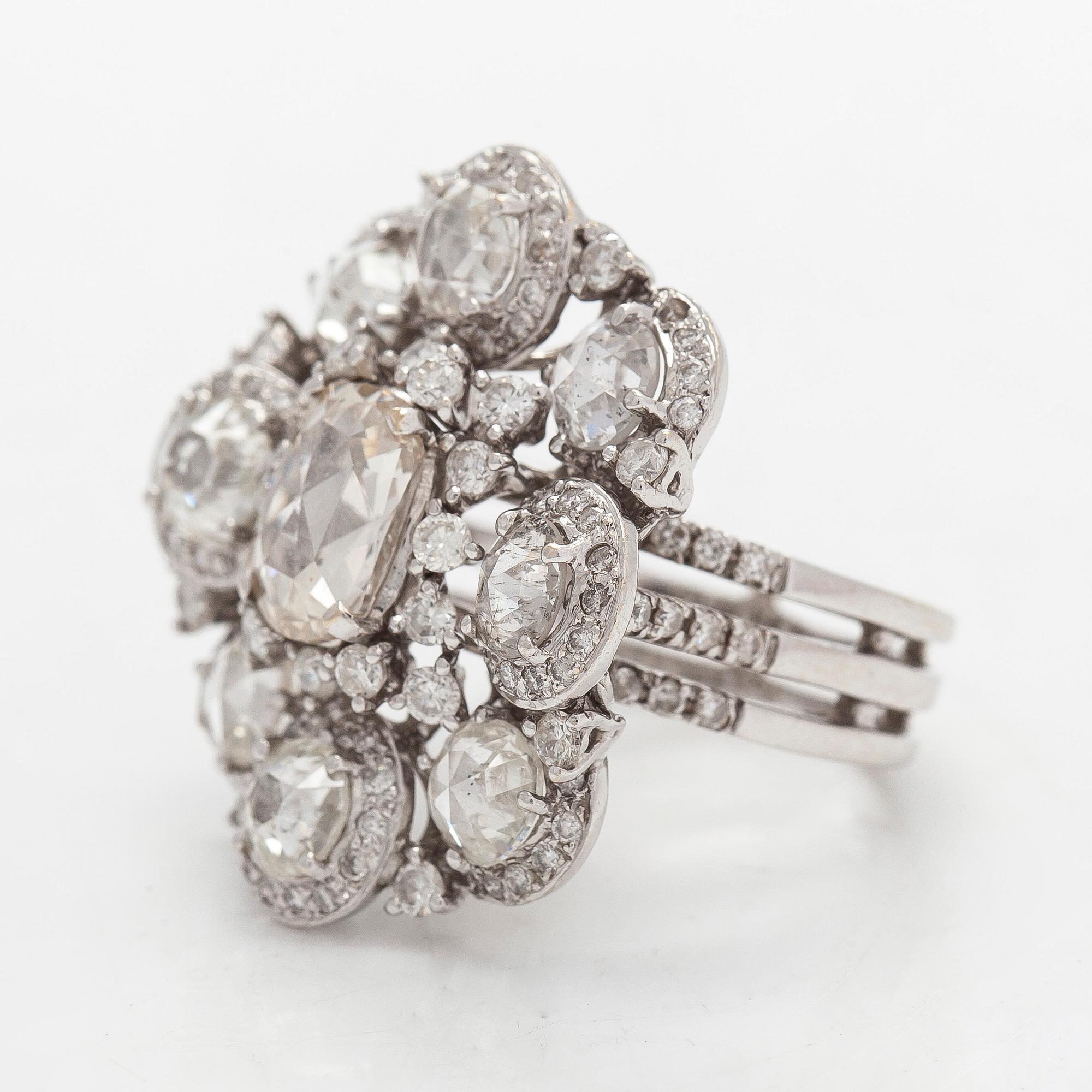 Sormus, 18K valkokultaa, ruusuhiottuja ja briljanttihiottuja timantteja.