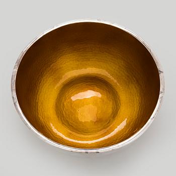 A. Tillander, skål, sterlingsilver och emalj. Helsingfors 2005.