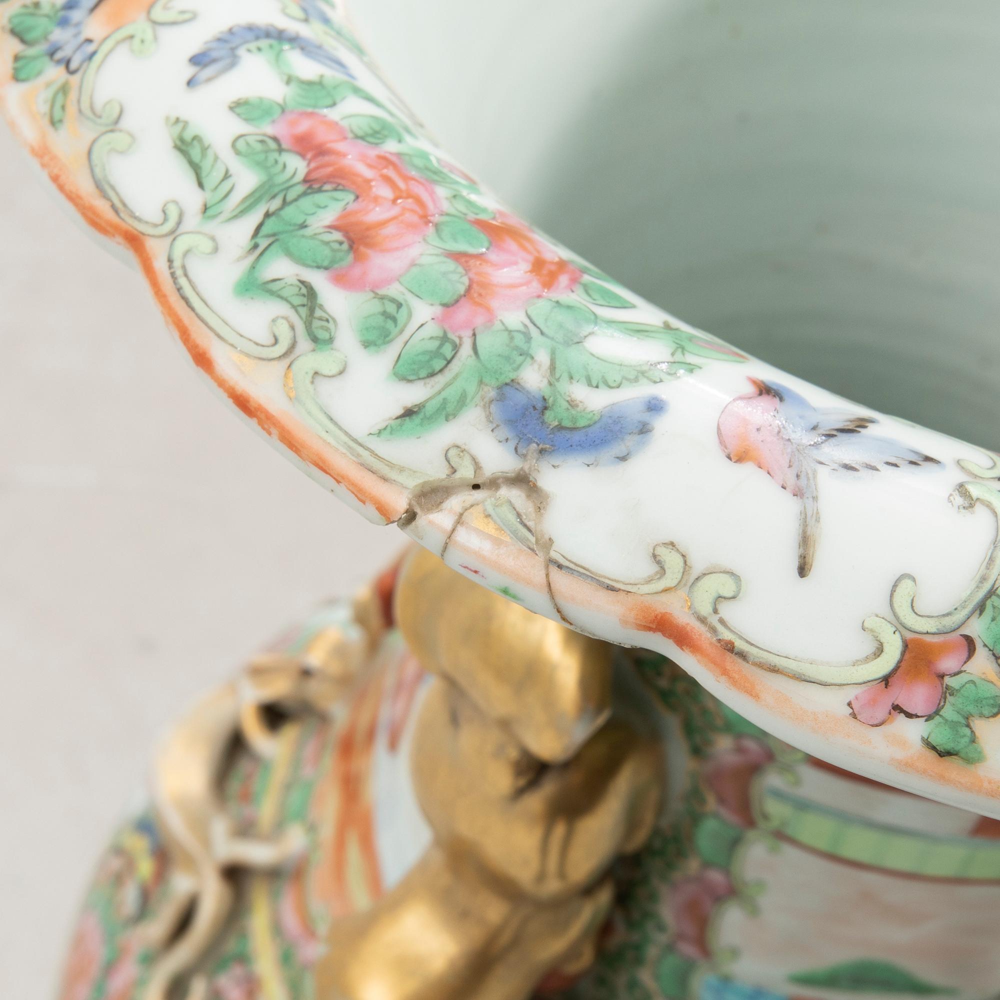 Vas, porslin. Sen Qingdynasti.