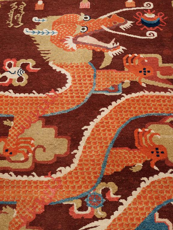 A pillar rug, a semi-antique/an old Chinese, ca 195 x 92,5-93 cm.