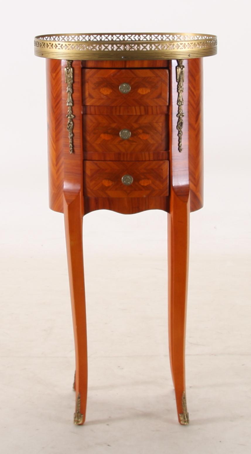 LAMPBYRÅ, Louis XVI-stil, 1900-talets andra hälft.