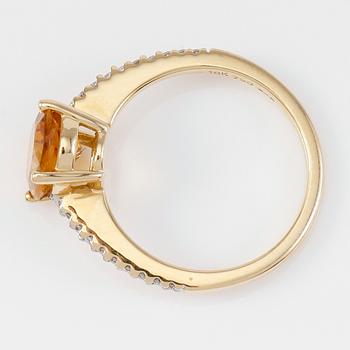 RING, 18K guld, diamanter tot ca 0.16 ct. och citriner tot ca 2.12 ct.