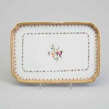 A famille rose tray, Qing dynasty, Qianlong (1736-95).