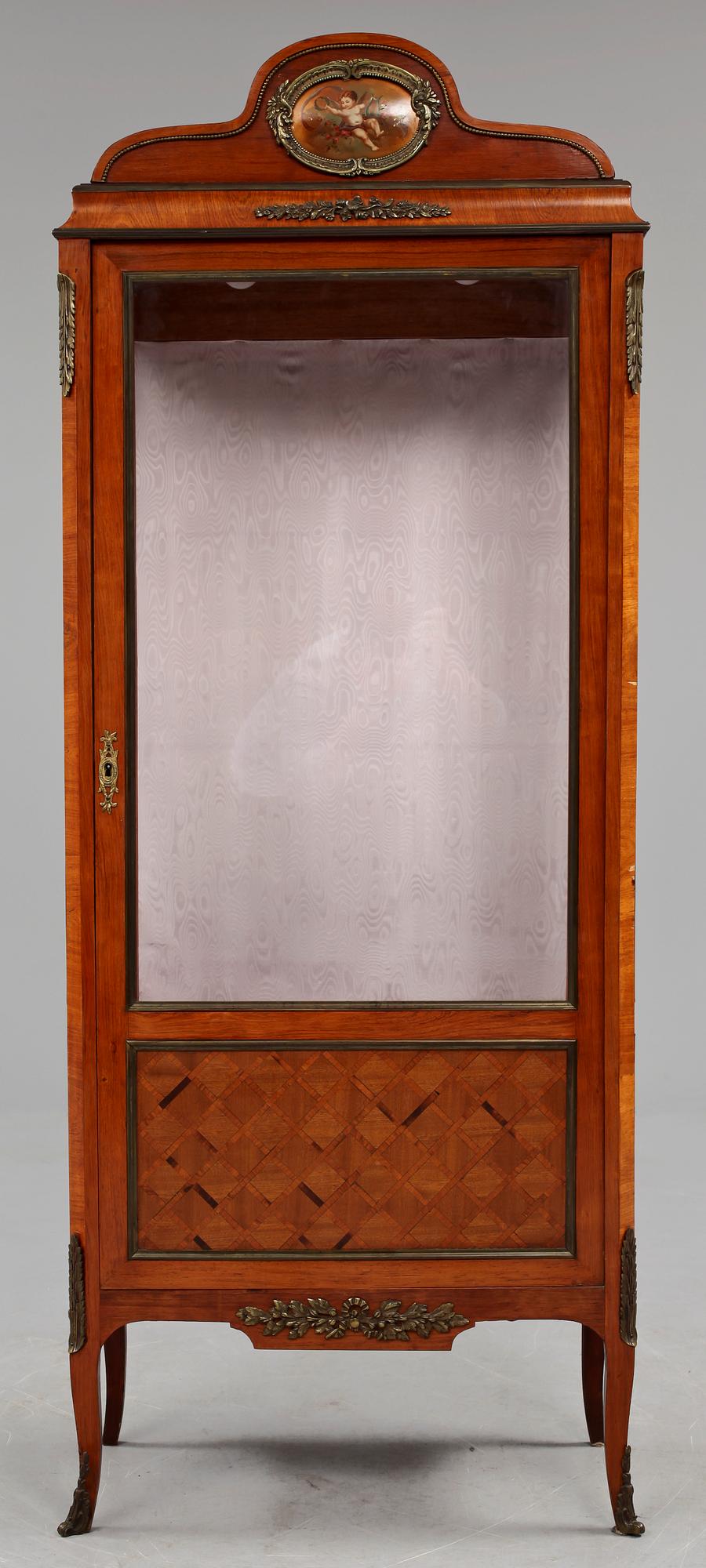 VITRINSKÅP, Louis XVI-stil, 1900-tal.