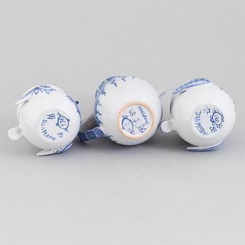 BJÖRN WIINBLAD, 2 bowls and a jug, signed and dated 84-89.