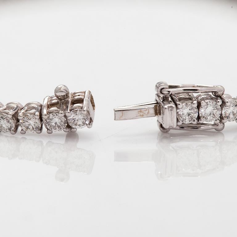 Tennis bracelet, brilliant-cut diamonds, 18K white gold.