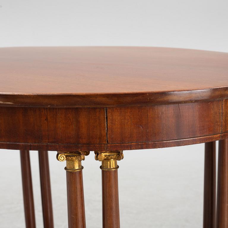 Salongsbord, empirestil, tidigt 1900-tal.