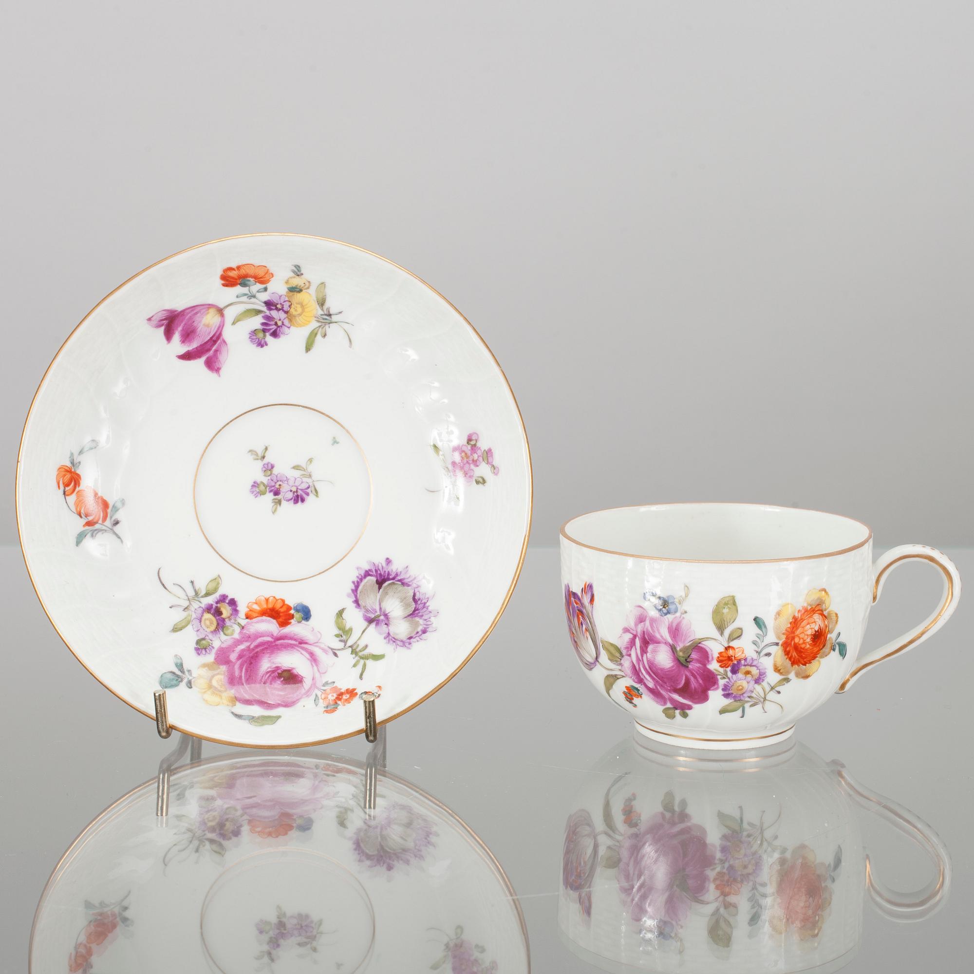 KOPPAR 3 st, porslin, Ludwigsburg 1800-tal, Wien 1900-tal och oidentifierad stämpel 1800-tal.