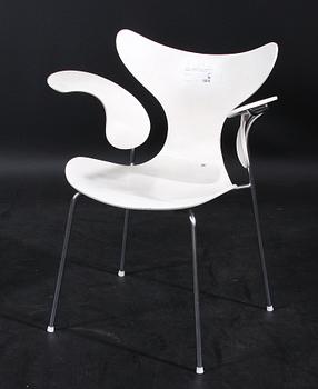 KARMSTOL. Arne Jacobsen "Seagull" för Fritz Hansen.