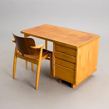 ILMARI TAPIOVAARA, skrivbord och stol, "Domus" Keravan Puuteollisuus 1900-talets mitt.