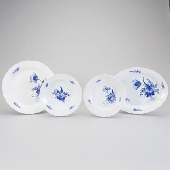 MATSERVIS, 116 delar, porslin, "Blå blomst", Royal Copenhagen.