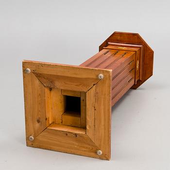 PIEDESTAL, Mahognyfanerad, tidigt 1900-tal.