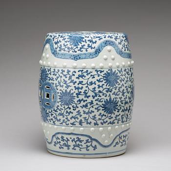 A blue and white garden seat, Qing dynasty, 19th Century.