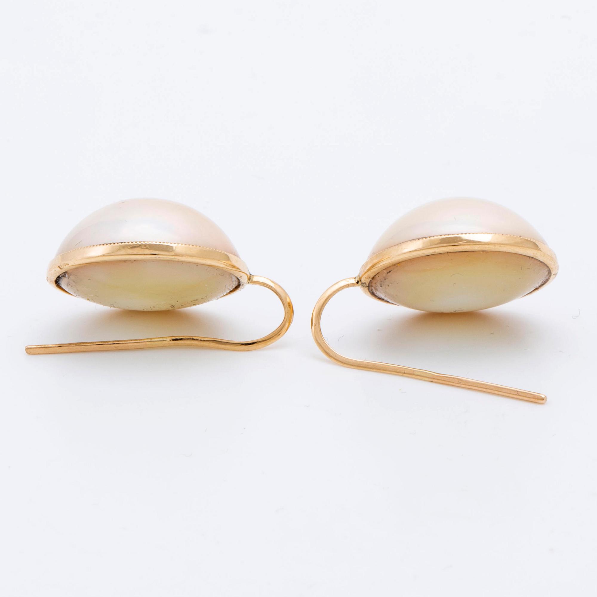 Ring and earrings 18K gold with mabé pearls approx 20 mm, ring size approx 52.