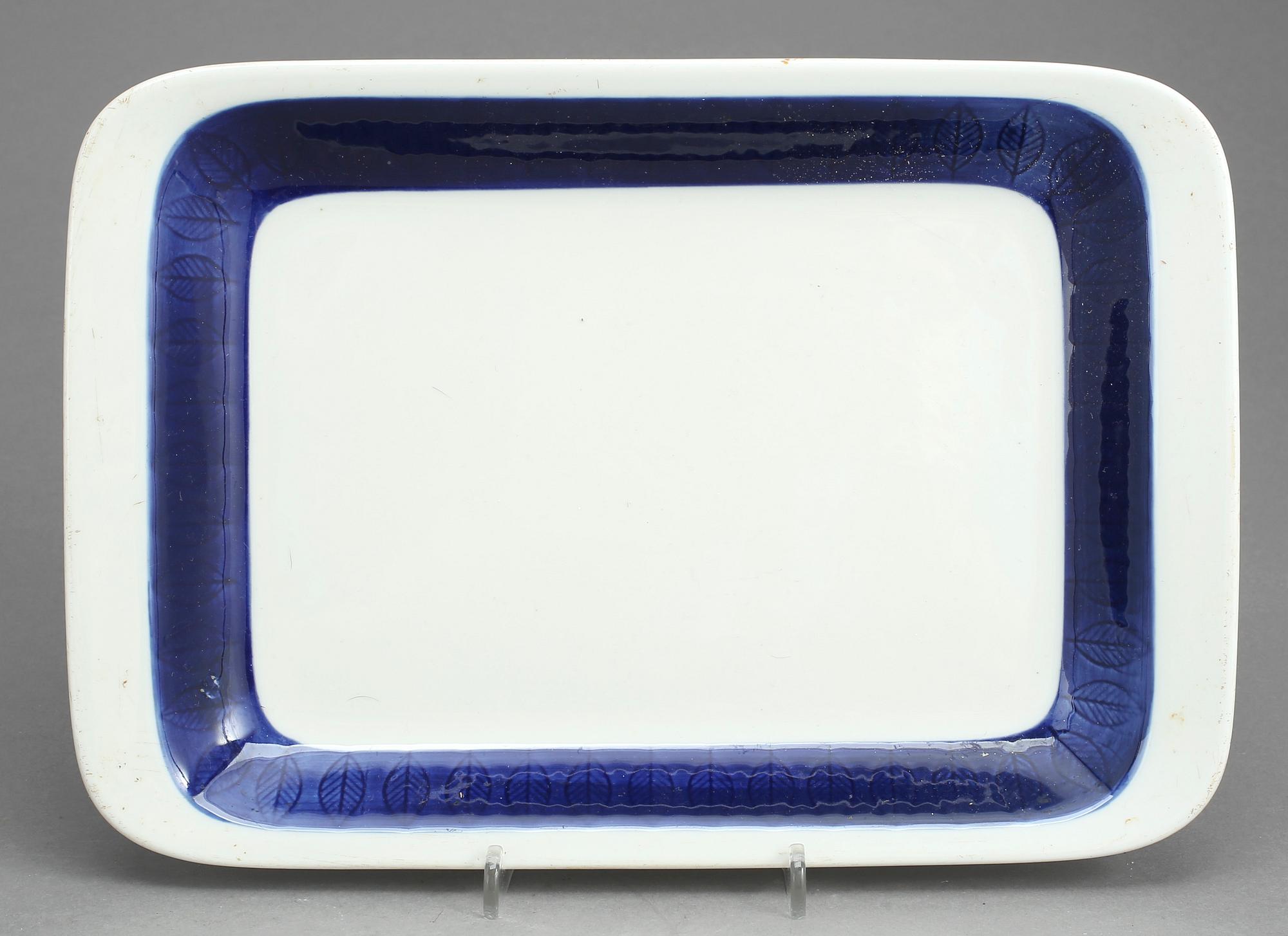 SERVISDELAR, 13 st, porslin, "Koka blå", Hertha Bengtsson, Rörstrand, 1956-88.