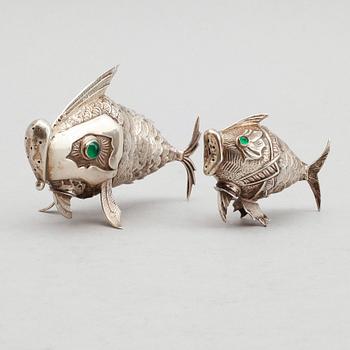 PEPPARKAR, 2 st, silver, Spanien, 1900-tal. Vikt ca 73 gram.