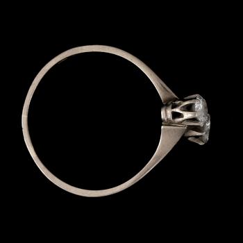 RING, vitguld 18K, två briljantslipade diamanter, 0,32 ct enligt gravyr, Göteborg 1966. Vikt ca 1,5 gram.