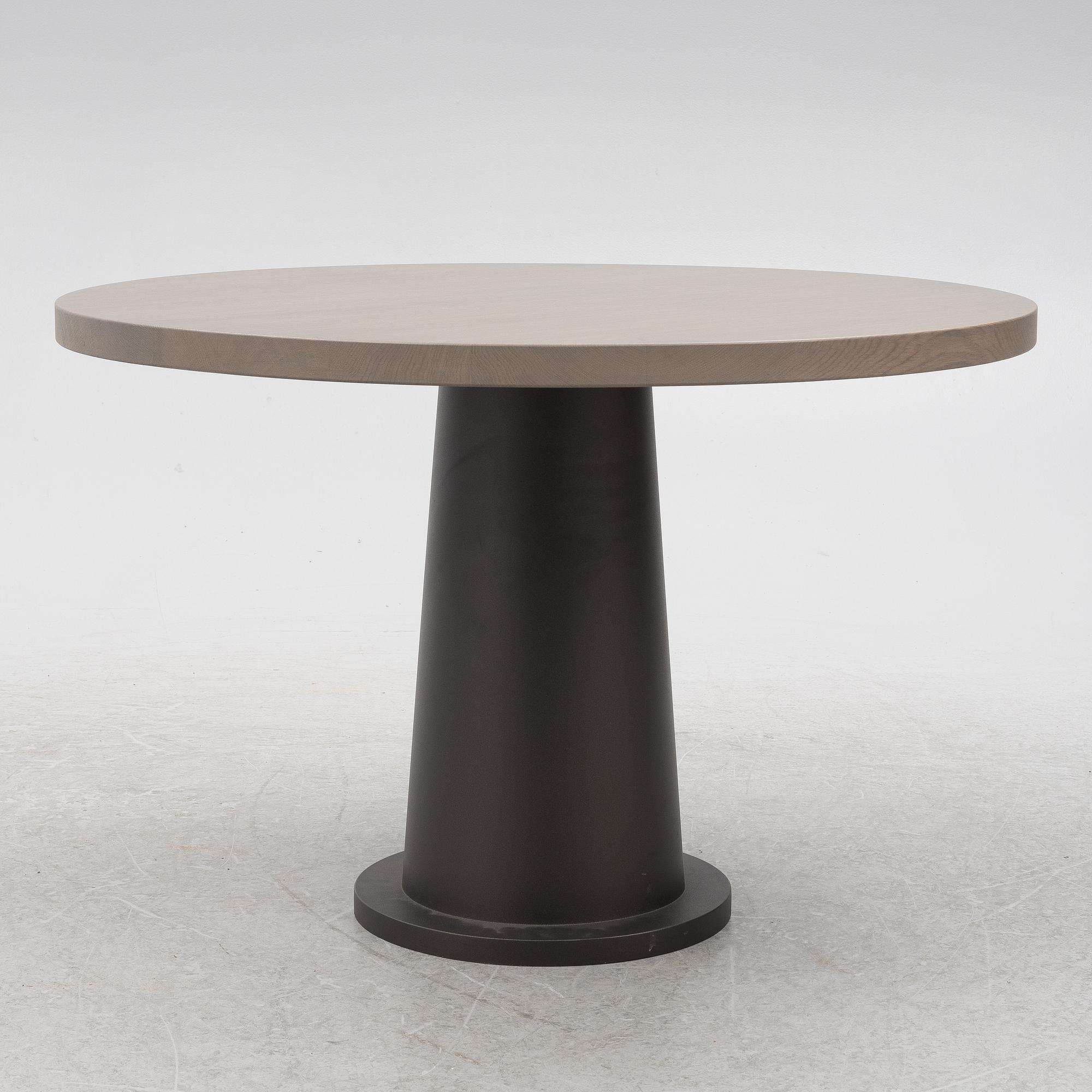 Van Rossum, "Low dining table", contemporary production.