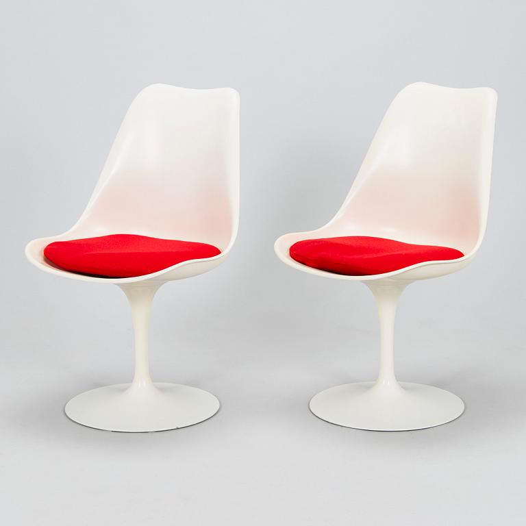 Eero Saarinen, tuoleja, 2 kpl, "Tulppaani", muotoiltu 1955-56, Knoll International.