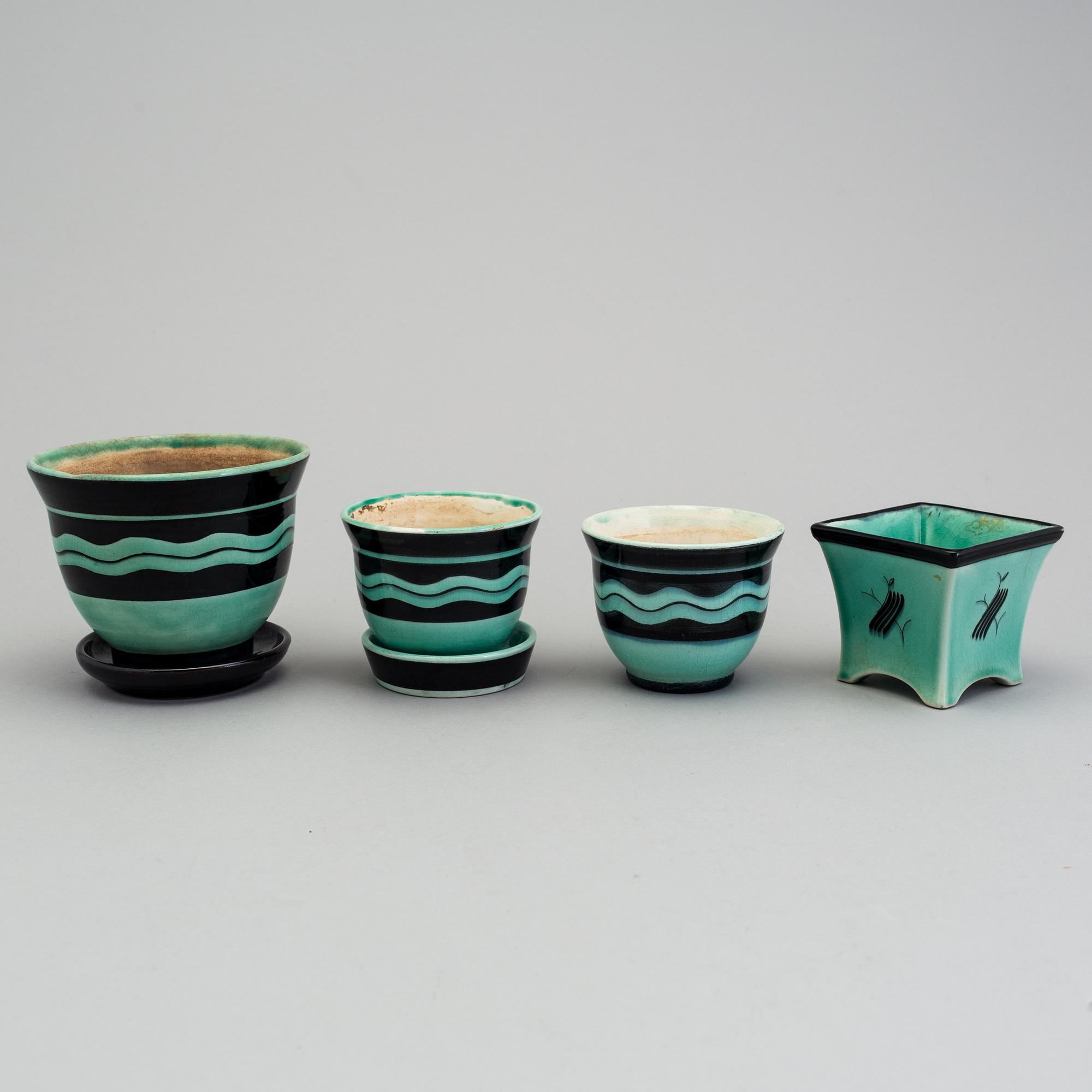 ILSE CLAESSON, "Serie V", 4 ytterfoder och lockask, flintgods. Rörstrand 1930-tal.