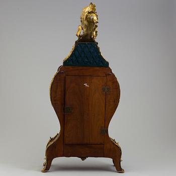 A Rococo/Rococo-style 18th/19th century mantel clock.