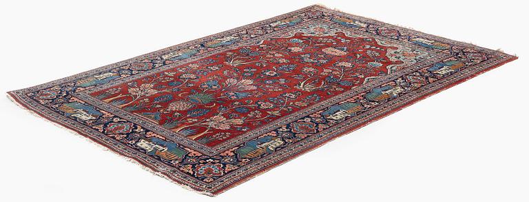 A semi-antique Kashan rug, Central Persia, c. 197 x 136 cm.