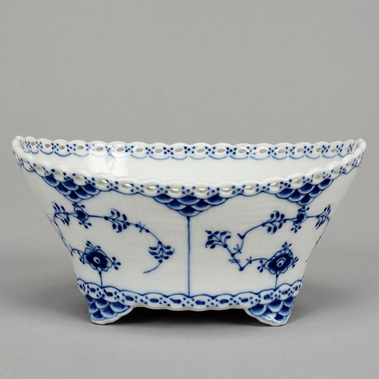 Royal Copenhagen, a 'Musselmalet' part service, Denmark (14 pieces).