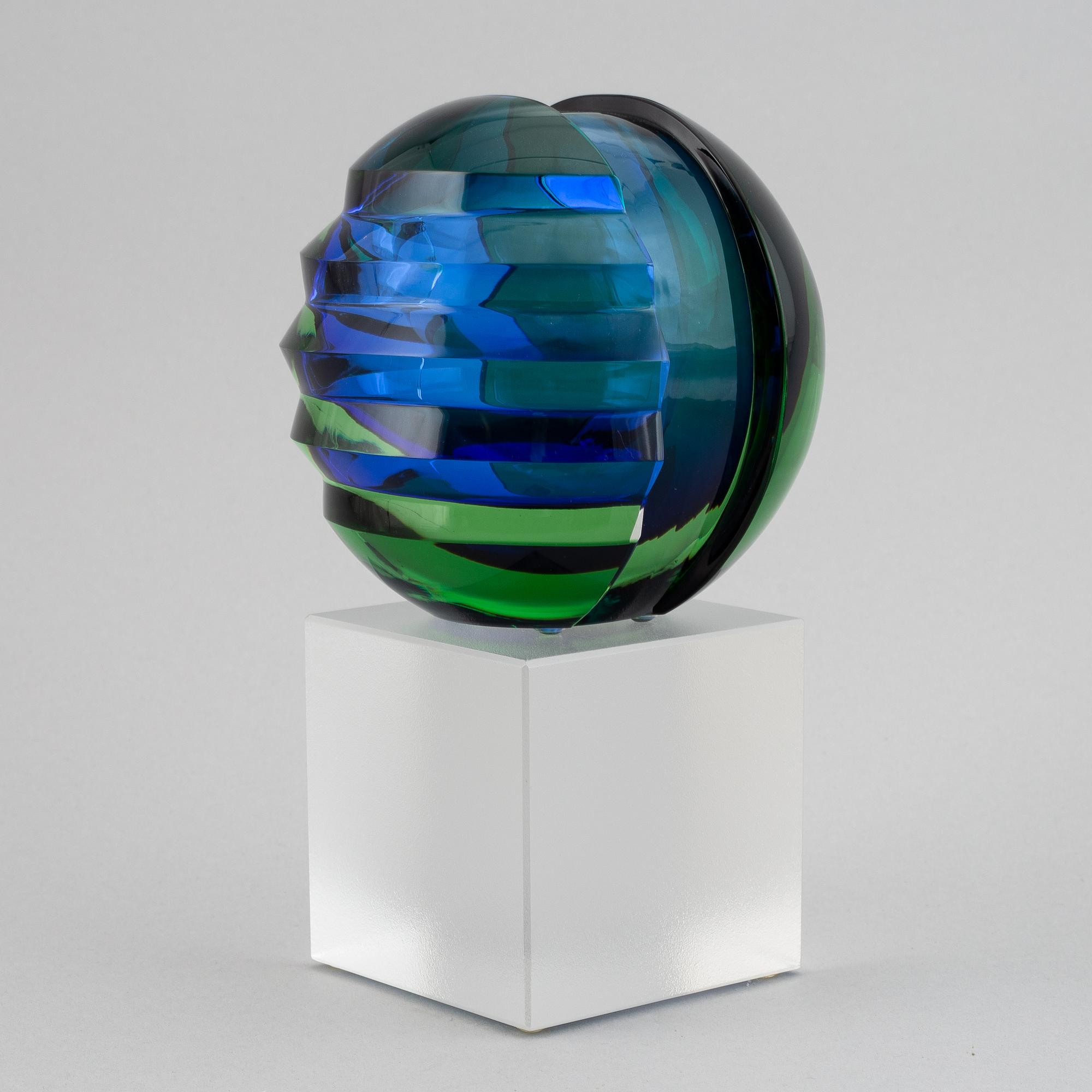 Erika Lagerbielke, skulptur, "Mer eller mindre" glas, Orrefors, signerad och numrerad 4/15.