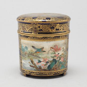 A Satsuma jar wit lid from Japan, Kinkozan tsukuru mark, made around year 1900.