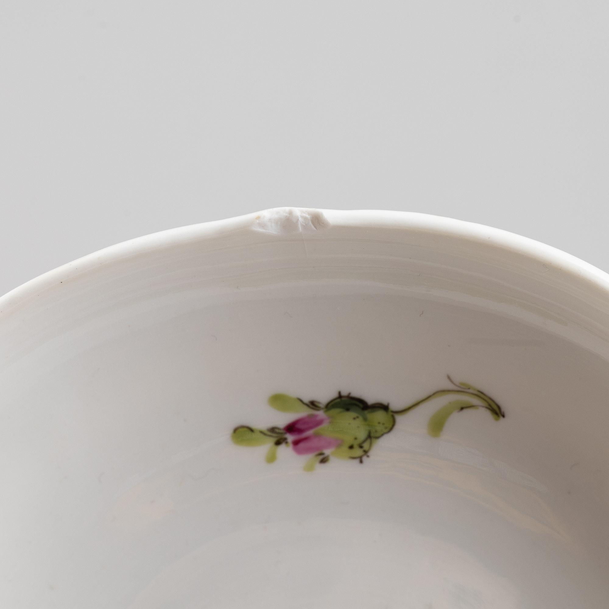 Te- och kaffeservis, 28 delar, samt tvättfat med kanna, porslin, Meissen, omkring år 1900.