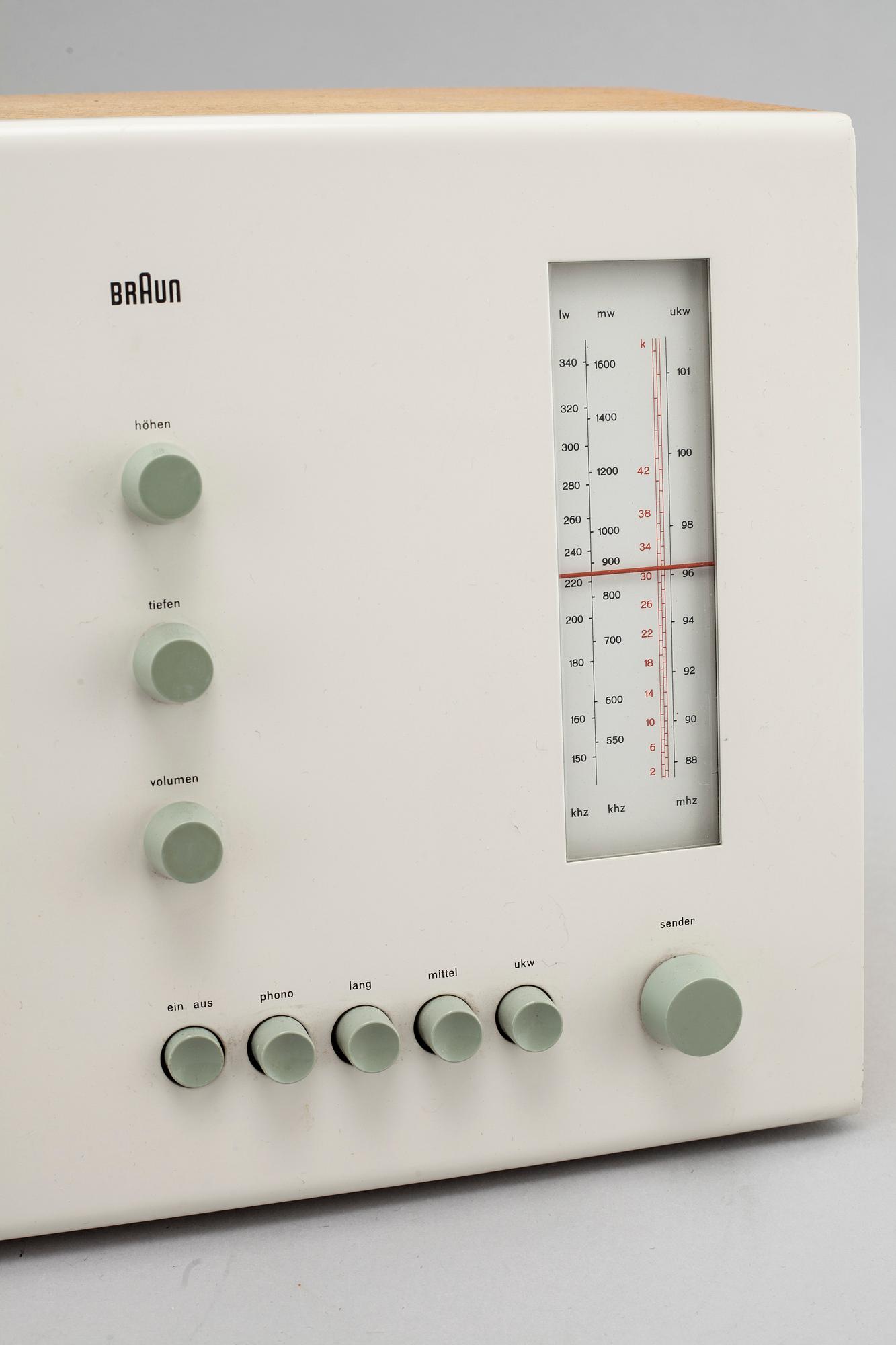 A Braun "RT 20-S" radio,
