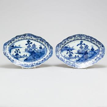 A pair of blue and white export porcelain serving dishes, Qing dynasty, Qianlong (1736-95).