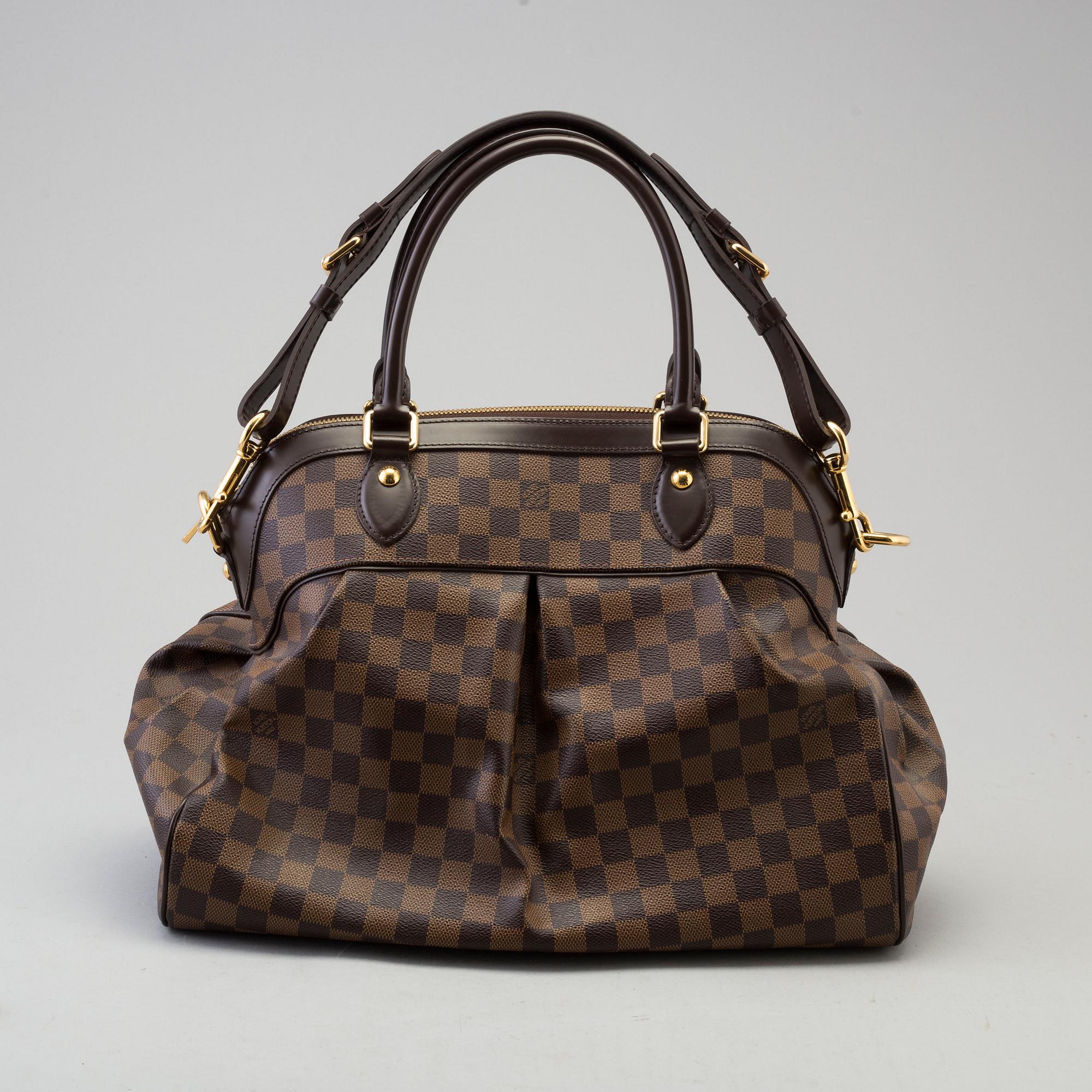 a LOUIS VUITTON 'Trevi GM' bag.