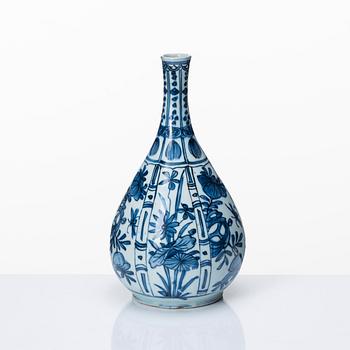 Flaska, kraakporslin. Mingdynastin, Wanli 1572-1620).