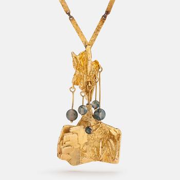 BJÖRN WECKSTRÖM, An 18K gold necklace "Rain in the mountains" with moss agate. Lapponia 1970.