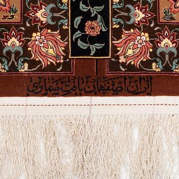 Matta, Isfahan, centrala Persien, part silk, signerad, ca 270 x 185 cm.