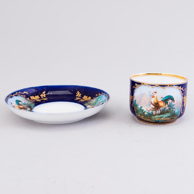 A 10-piece Kuznetsov porcelain tea set, Russia 1892-1917.